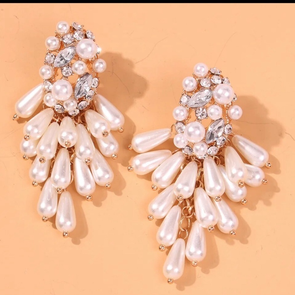 Pearl Cluster Crystal Dangle Earrings - Picture 3 of 14